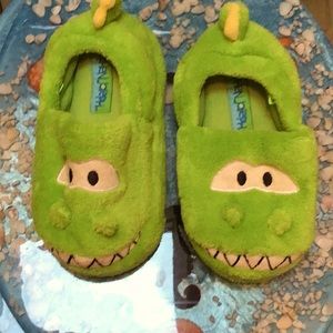 Kids Adorable Slippers No Size Tag Sole Measures 8” on Bottom from toe to heel